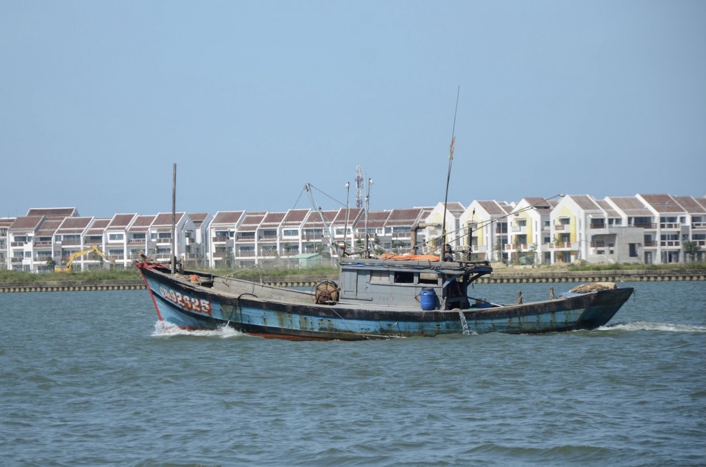 Con số thống kê Quảng Nam hiện có khoảng 2.741 tàu thuyền, số lượng phương tiện đánh bắt hải sản ven bờ việc quản lý vẫn còn bất cập (Ảnh Đ.Minh)