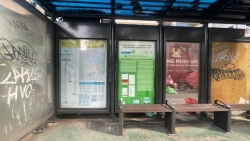 TP Hồ Chí Minh: Cám cảnh nhiều trạm xe buýt “xấu xí”