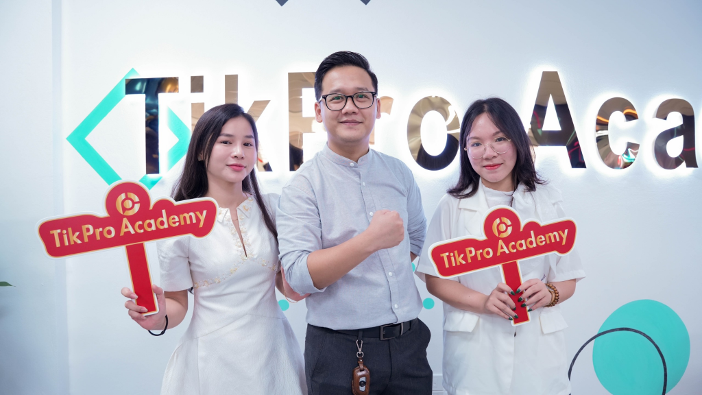 Chuyên gia đào tạo thực chiến TikTok Hà Huy Sáng cùng TikPro Academy linh hoạt để thành công