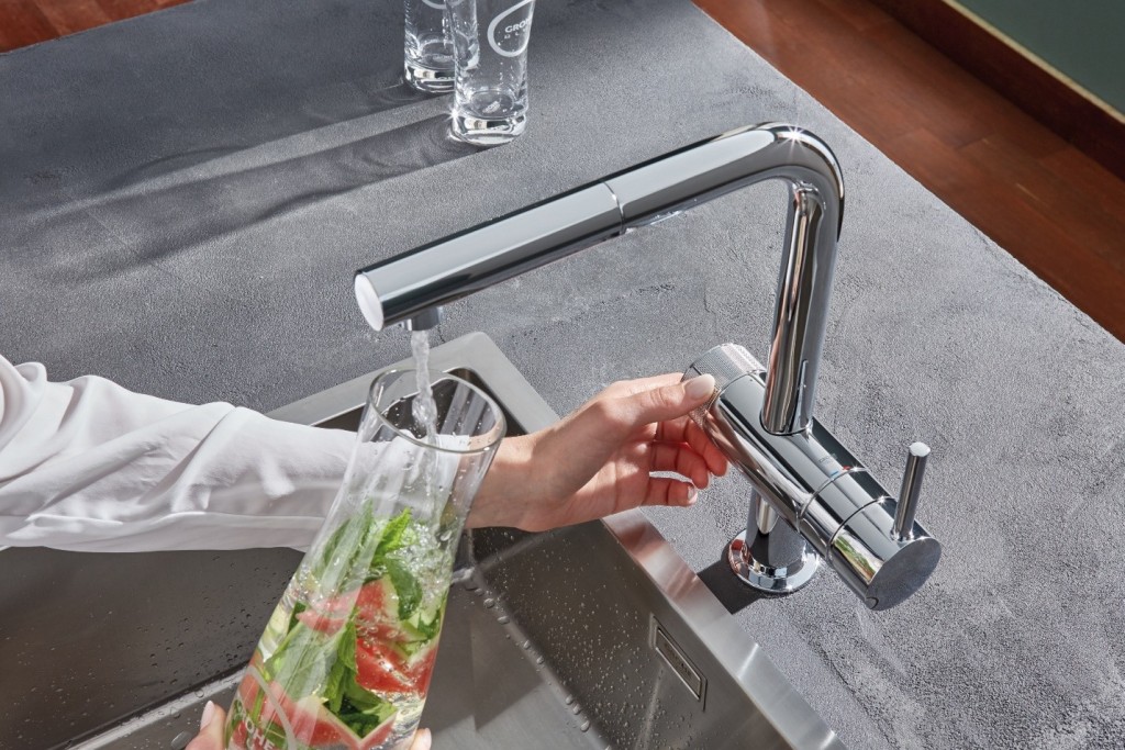 Vòi lọc nước GROHE Blue thay thế nước khoáng đóng chai giúp chúng ta tiết kiệm được tiền bạc, thời gian và tài nguyên thiên nhiên.