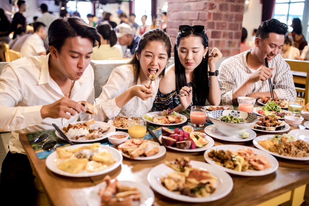 Ăn “thả ga” tại các nhà hàng buffet trên đỉnh Bà Nà