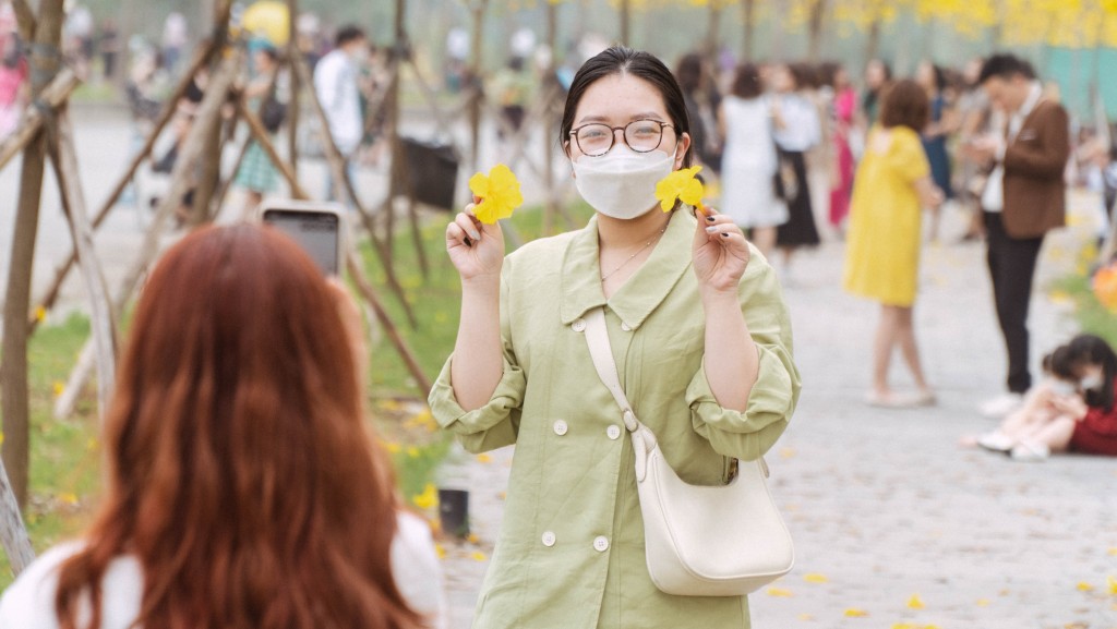 Ai cũng muốn lưu cho mình những bức ảnh đẹp nhất giữa đất trời mùa xuân ở Hà Nội Ai cũng muốn lưu cho mình những bức ảnh đẹp nhất giữa đất trời mùa xuân ở Hà Nội