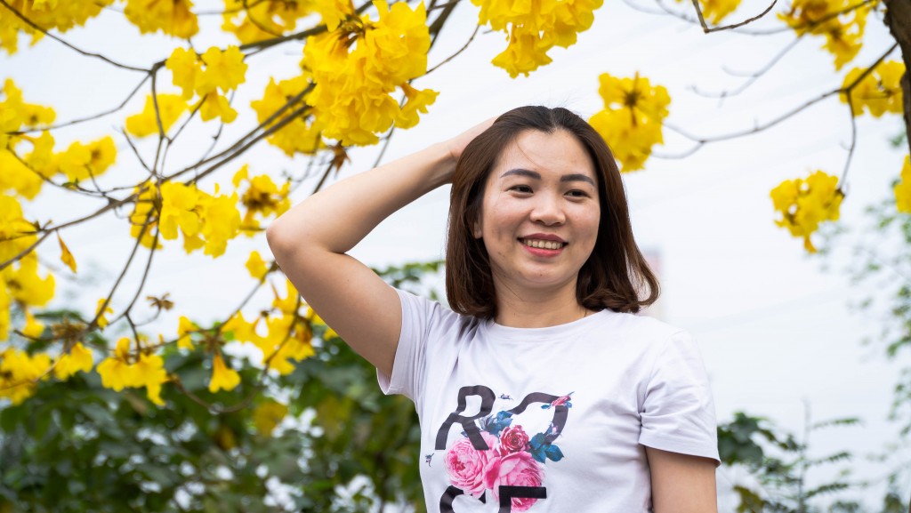 Rất đông bạn trẻ cũng như các nhiếp ảnh gia có mặt tại con đường này để ngắm hoa, chụp ảnh Rất đông bạn trẻ cũng như các nhiếp ảnh gia có mặt tại con đường này để ngắm hoa, chụp ảnh
