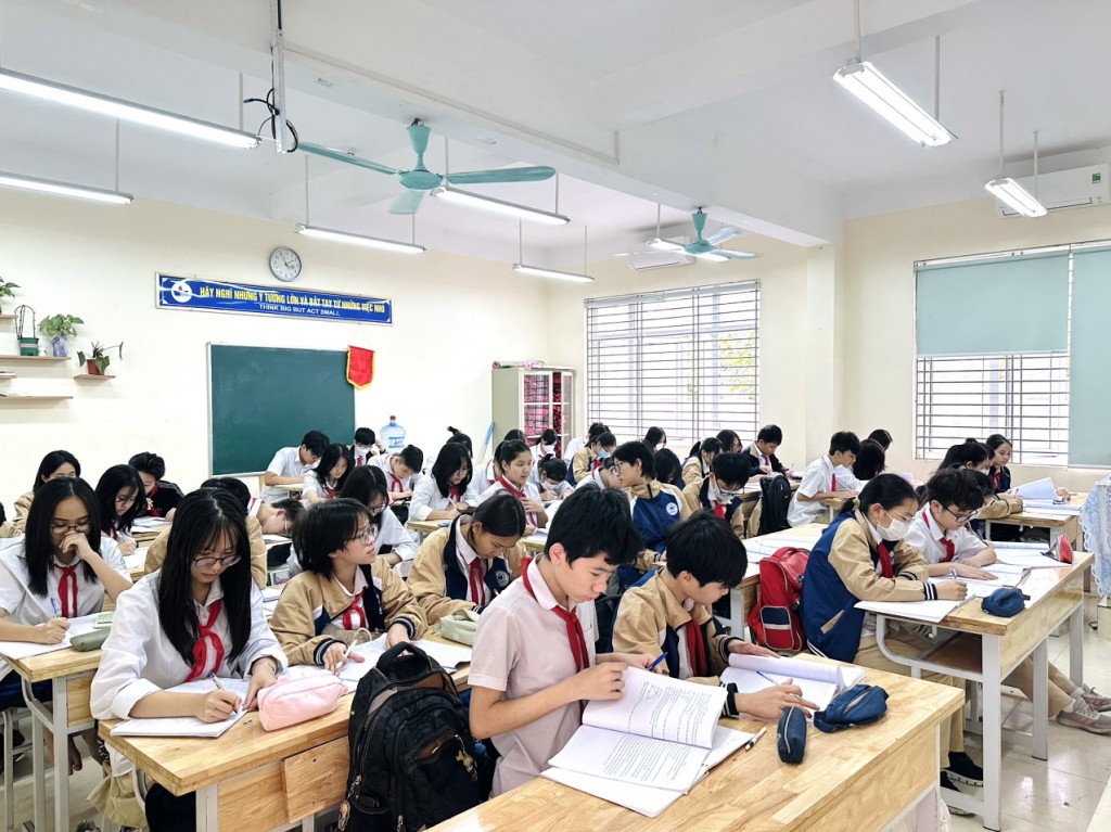 Hà Nội thi 3 môn vào lớp 10 công lập: Học sinh phấn khởi, phụ huynh hân hoan