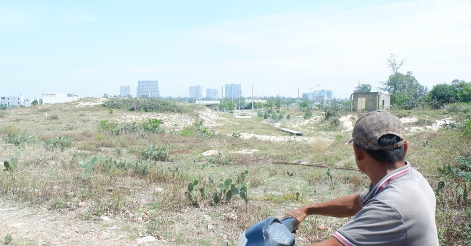 Nhiều dự án tại phường Điện Dương, thị xã Điện Bàn đã hơn cả thập kỷ vẫn chưa xong, người dân tiếc nuối với diện tích đất đai bị bỏ hoang (Ảnh: V.Q)