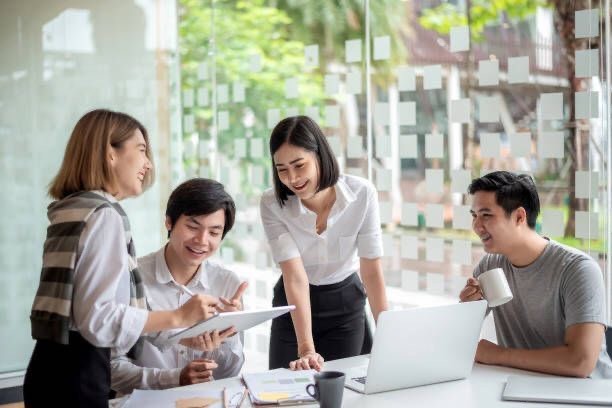 Lương thấp, chế độ đãi ngộ không tốt, môi trường gò bó,... nằm trong vô vàn lý do khiến Gen Z thường xuyên nhảy việc (Ảnh minh họa).