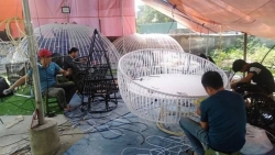 Từ công nhân làm thuê đến ông chủ cơ sở sản xuất nội thất nhựa giả mây