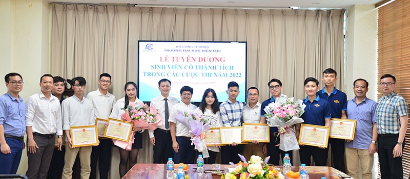 Trường Đại học Điện lực tổ chức tuyên dương sinh viên có thành tích trong các cuộc thi năm 2022