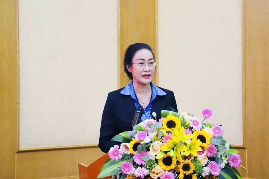 Đồng chí Phạm Thanh Bình, Chủ tịch Công đoàn Y tế Việt Nam phát biểu tại buổi lễ