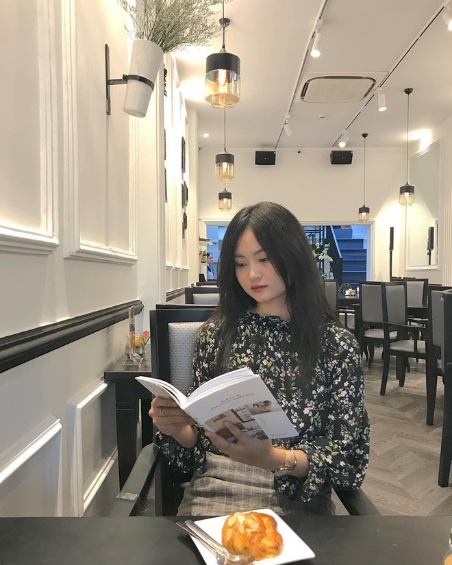 Người trẻ thích đi ăn một mình