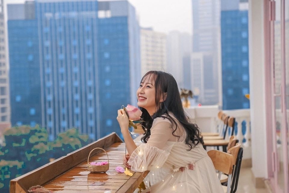 Người trẻ thích đi ăn một mình