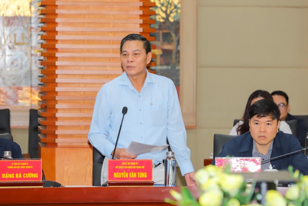 Chủ tịch UBND thành phố Hải Phòng, Nguyễn Văn Tùng phát biểu tại buổi làm việc