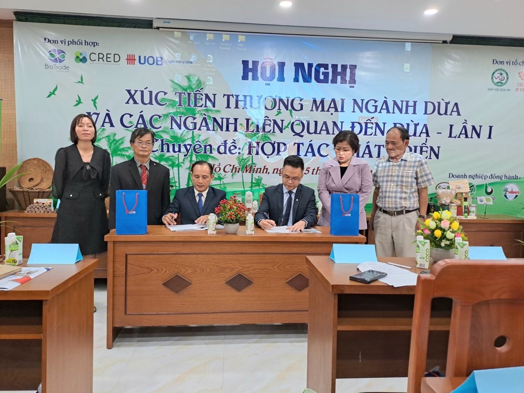 Ngân hàng United Overseas Bank Việt Nam đã ký biên bản ghi nhớ với Hiệp hội Dừa Việt Nam về việc hỗ trợ các doanh nghiệp ngành dừa và liên quan dừa tiếp cận nguồn vốn tín dụng và các dịch vụ khác 