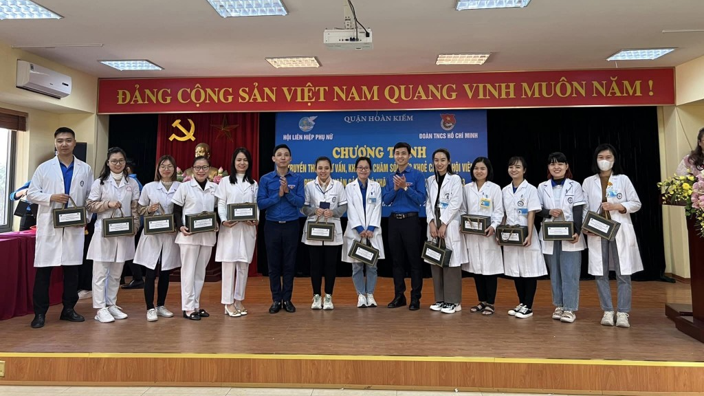 Ban tổ chức tri ân các y, bác sĩ nhân kỷ niệm Ngày Thầy thuốc Việt Nam 