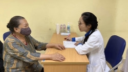 Chăm sóc sức khỏe cho phụ nữ có hoàn cảnh khó khăn quận Hoàn Kiếm