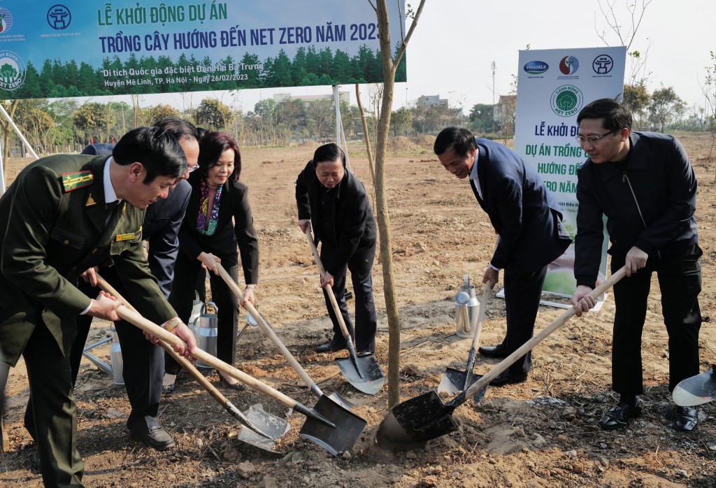 Vinamilk khởi động dự án trồng cây hướng tới Net Zero tại Hà Nội