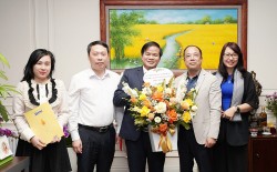 Báo Tuổi trẻ Thủ đô thăm, chúc mừng bệnh viện Bạch Mai nhân ngày Thầy thuốc Việt Nam