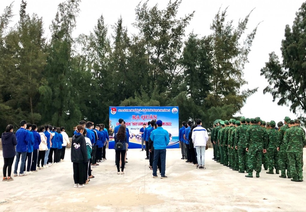 Quảng Ninh: Thanh niên Móng Cái ra quân chiến dịch “Hãy làm sạch biển”