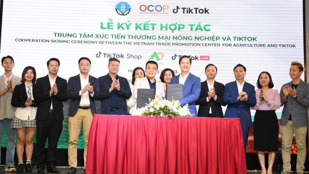 Lễ ký kết hợp tác giữa hai đơn vị 