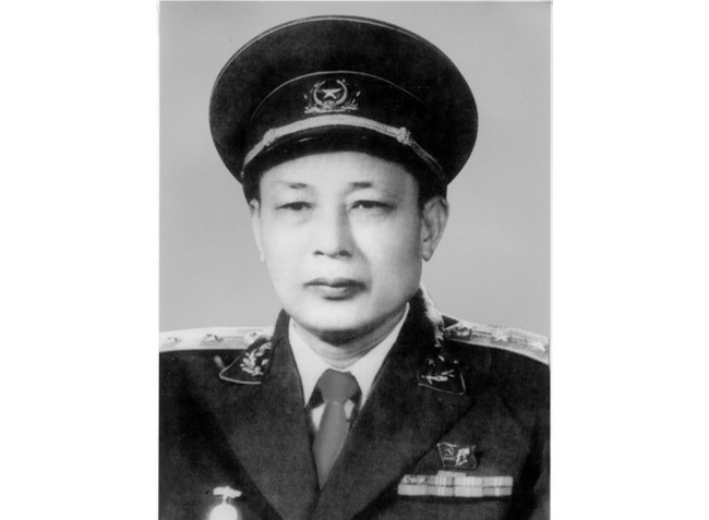 Trung tướng Tư lệnh Đồng Sỹ Nguyên