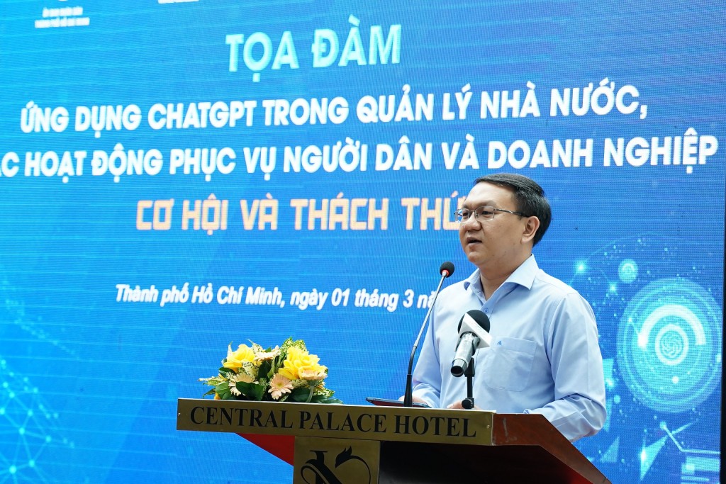 Ông Lâm Đình Thắng, Giám đốc Sở Thông tin và Truyền thông TP Hồ Chí Minh phát biểu tại tọa đàm