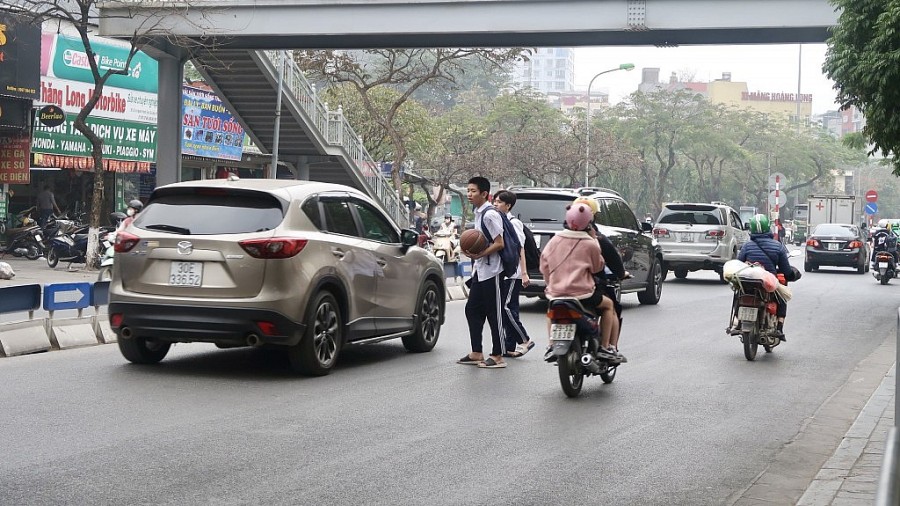 Bất chấp nguy hiểm chỉ vì... 