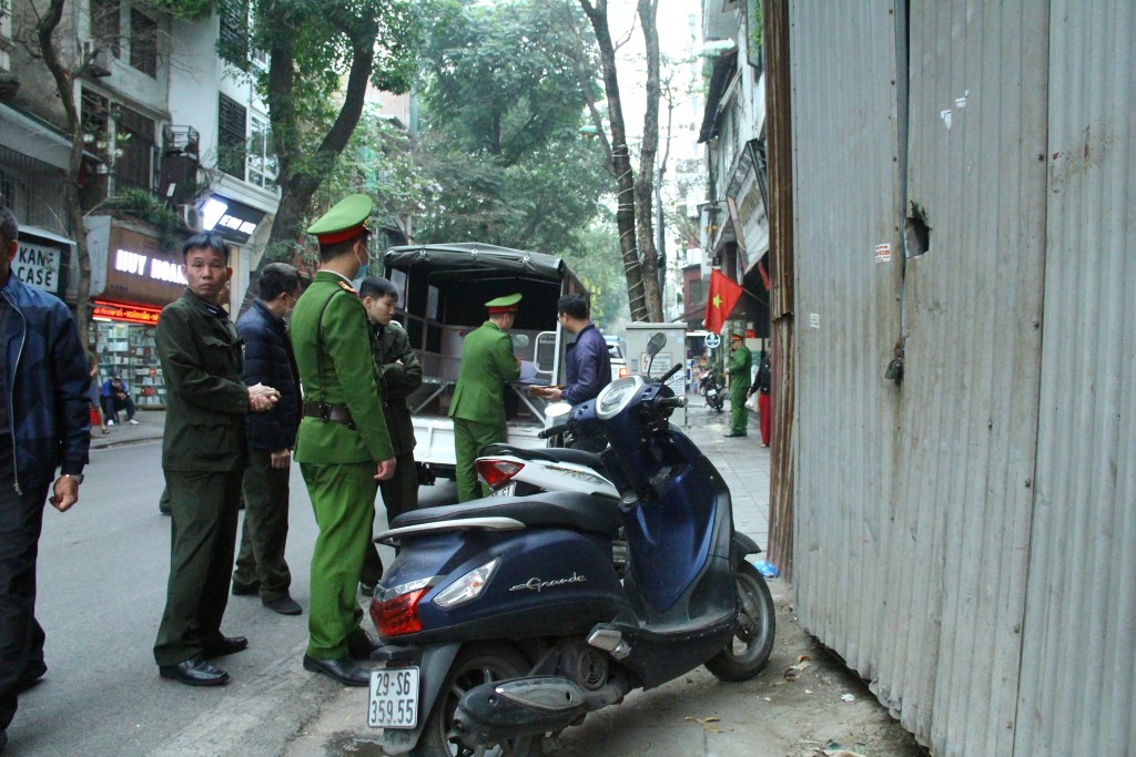 Giành lại vỉa hè phong quang, sạch đẹp cho người đi bộ