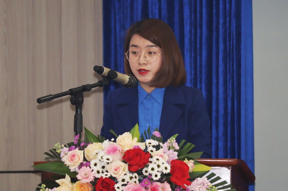 Đồng chí Trần Thị Thu Hằng, Bí thư Đoàn Khối Doanh nghiệp thành phố phát biểu khởi động Tháng Thanh niên năm 2023
