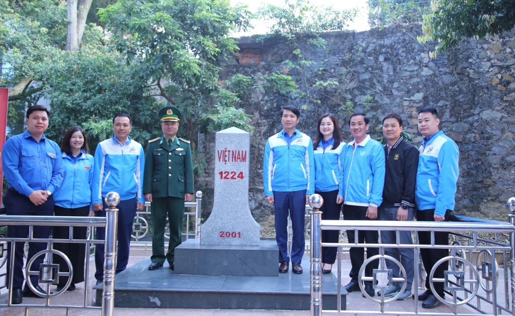 Tháng ba rộn ràng nơi “Biên cương Tổ quốc tôi”