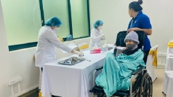 Khám, chăm sóc sức khỏe cho hộ cận nghèo, đối tượng bảo trợ xã hội