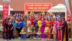Người dân phường Yên Hòa nô nức dâng hương cầu an trong hội làng đầu năm