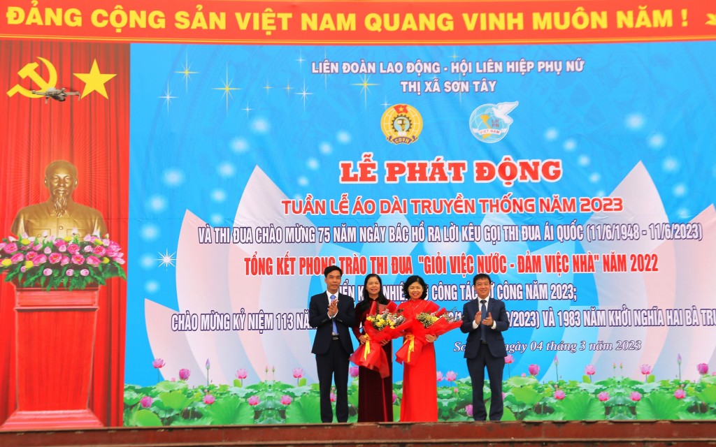 Phụ nữ Sơn Tây duyên dáng trong tà áo dài