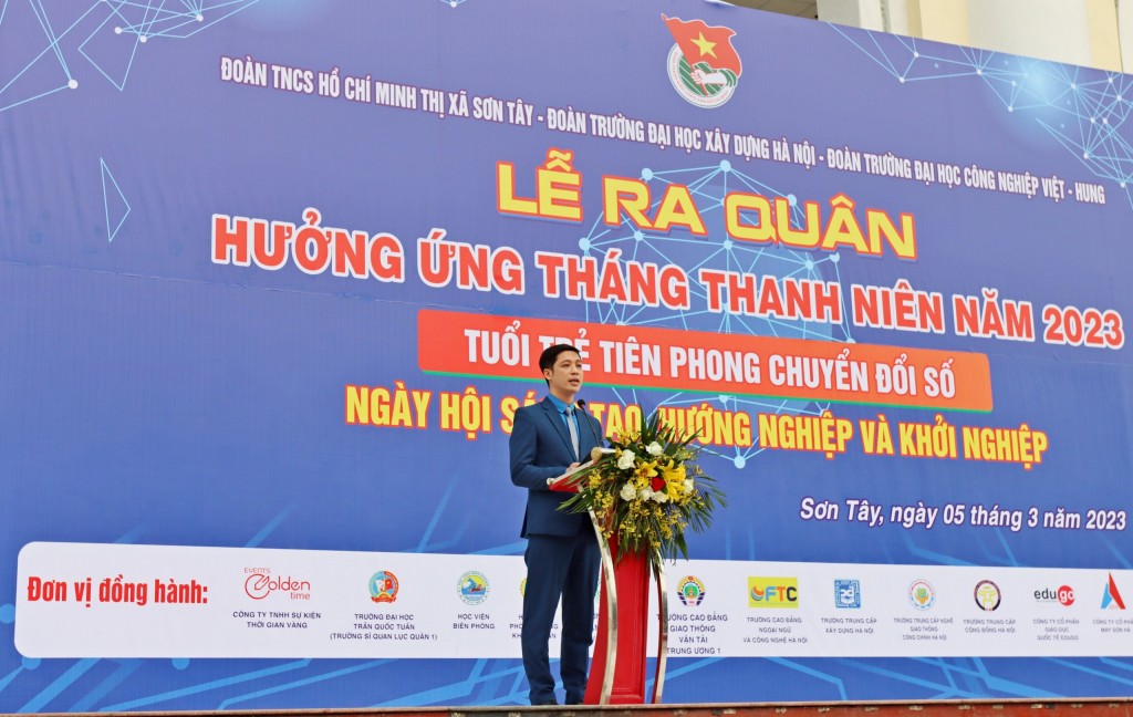 Bí thư Thị đoàn Sơn Tây NguyễnHuy Cận phát biểu 