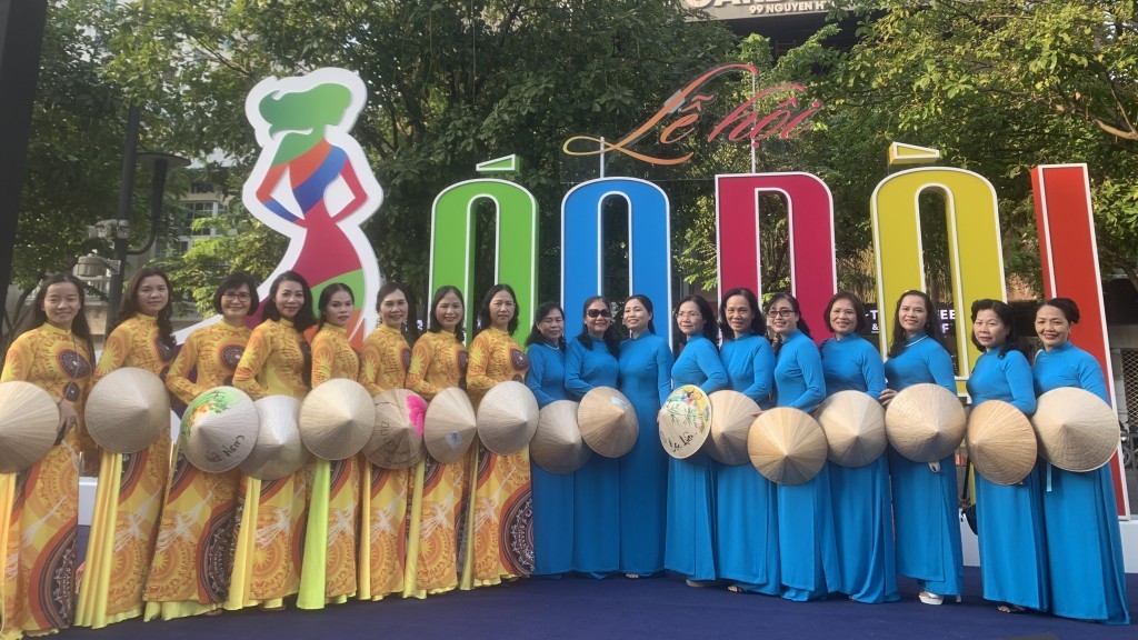 Gần 3.000 người tham gia đồng diễn áo dài quảng bá du lịch TP Hồ Chí Minh