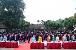 Trường Đại học Mở Hà Nội trao bằng tốt nghiệp tới 900 người học