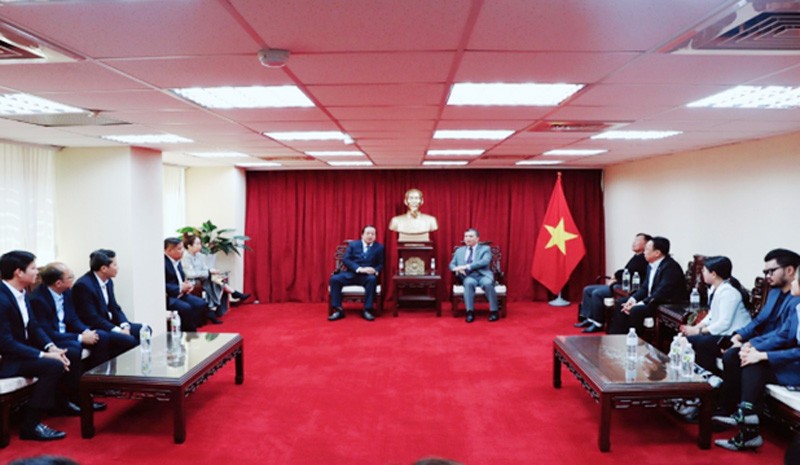 Đoàn công tác tỉnh Long An chào xã giao Chủ nhiệm Văn phòng Văn hóa -Kinh tế Việt Nam tại Đài Bắc - Vũ Tiến Dũng