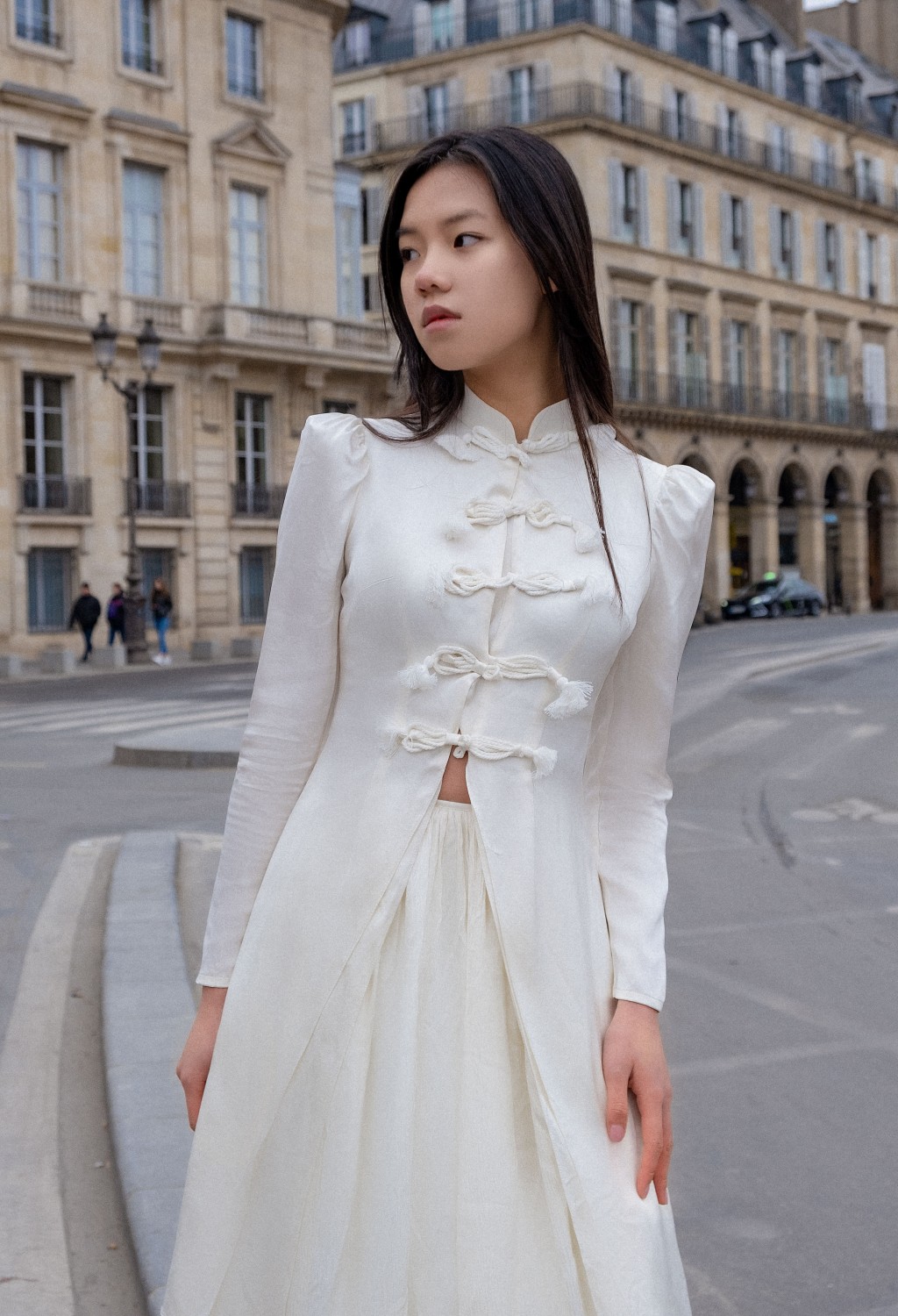 Áo cưới vải lãnh Việt Nam “khuynh đảo” trung tâm Paris