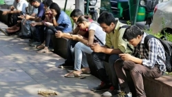 Ấn Độ: Cai nghiện điện thoại bằng cách tăng thuế đất