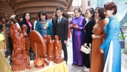 Phụ nữ Thủ đô sáng tạo, nỗ lực phát triển làng nghề truyền thống