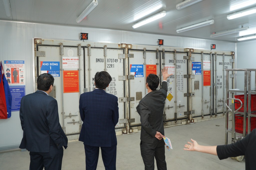 6. Các khách mời cùng đại diện MM Mega Market tham quan MM Depot Thanh Hoá