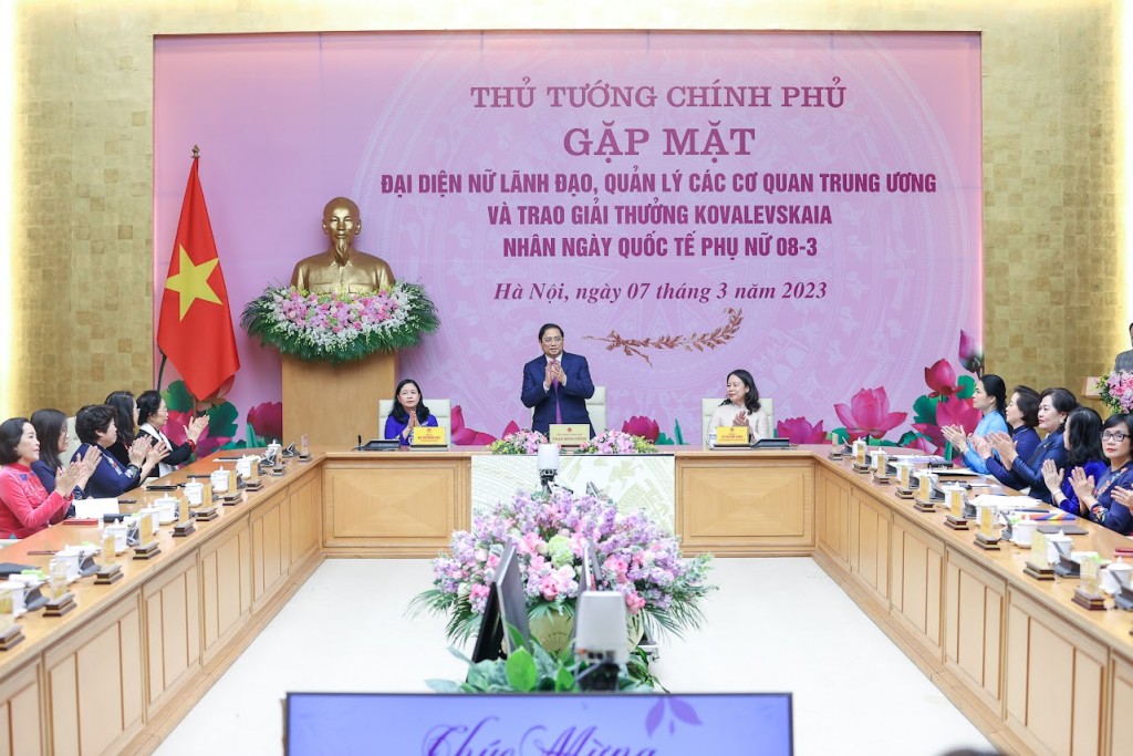 Thủ tướng Chính phủ Phạm Minh Chính, Trưởng ban Dân vận Trung ương Bùi Thị Minh Hoài và Phó Chủ tịch nước Võ Thị Ánh Xuân chủ trì buổi gặp mặt - Ảnh: VGP/Nhật Bắc