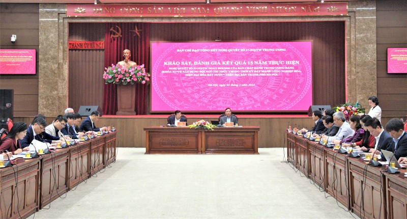 Đoàn khảo sát của Trung ương khảo sát việc thực hiện Nghị quyết số 27-NQ/TƯ tại Hà Nội.