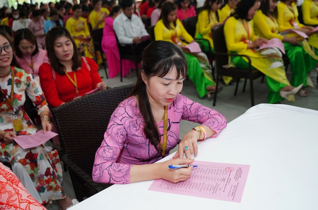 Đồng chí Trịnh Thanh Định tái đắc cử Chủ tịch Công đoàn Công ty CP Sản xuất hàng thể thao