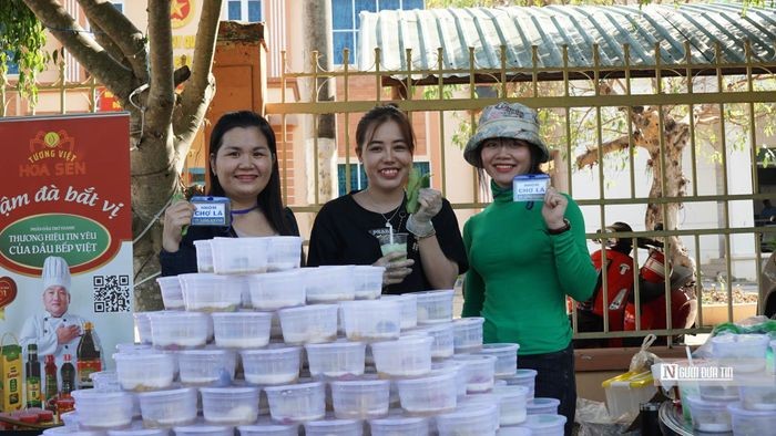 Độc đáo phiên chợ “mua hàng bằng lá” ở Đồng Nai