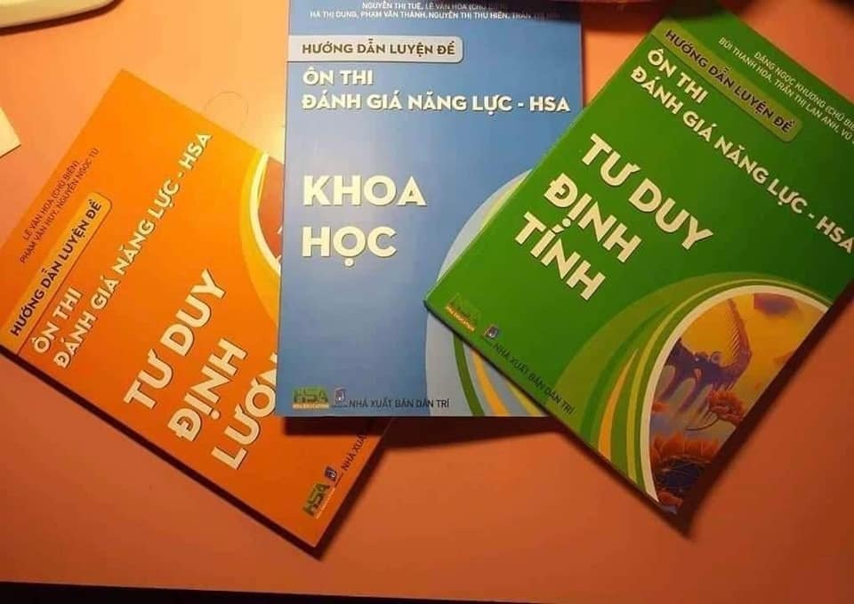 Thị trường tài liệu ôn thi đánh giá năng lực cũng khá sôi động