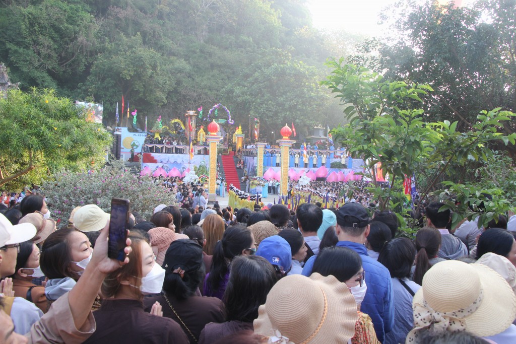 Đà Nẵng: Bắt hai đối tượng có hành vi móc túi tại Lễ hội Quan Thế Âm