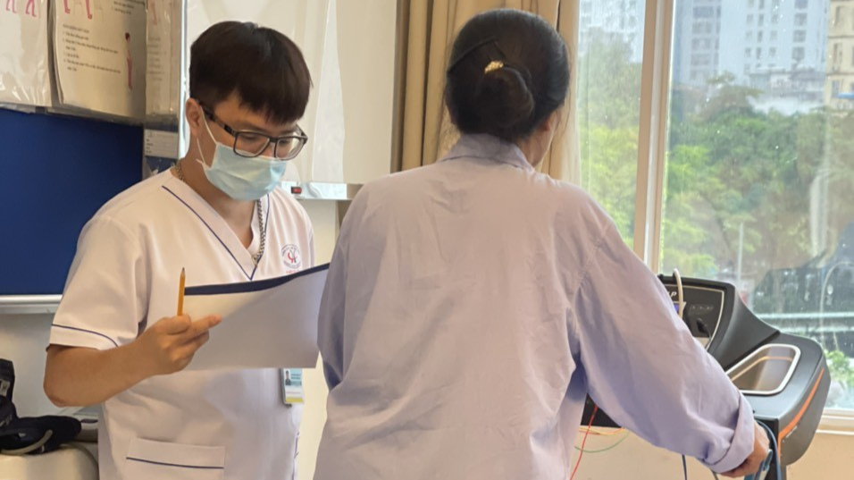 Chàng điều dưỡng trẻ luôn mong muốn cống hiến cho cộng đồng 