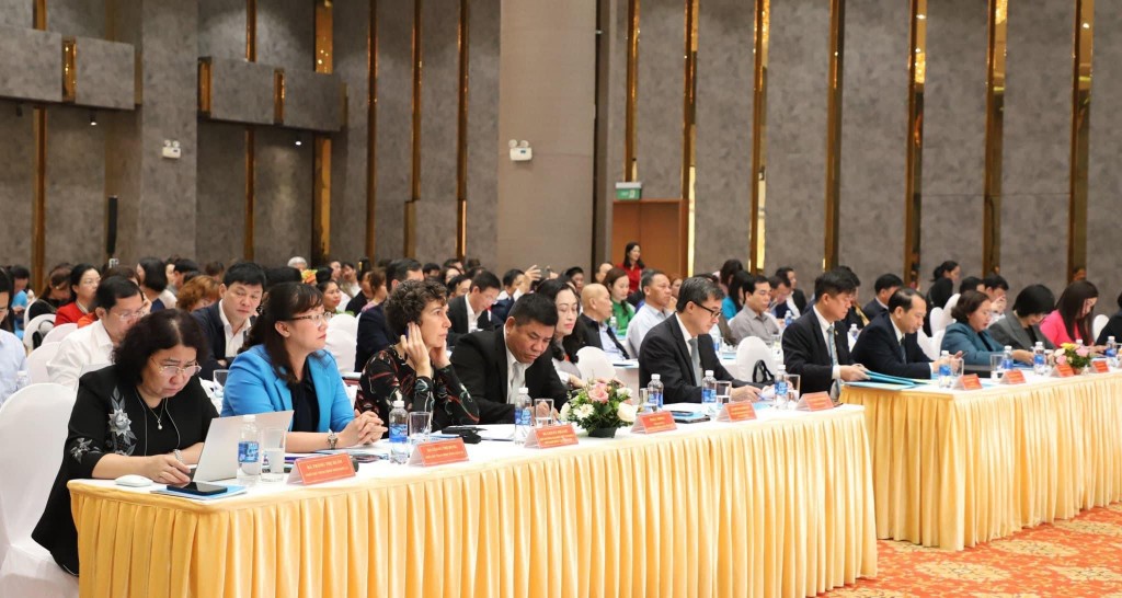 Phát triển hỗ trợ đội ngũ cô đỡ thôn bản Phát triển hỗ trợ đội ngũ cô đỡ thôn bản