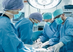Phẫu thuật cắt bỏ khối u hơn 1 kg ở "cậu nhỏ"