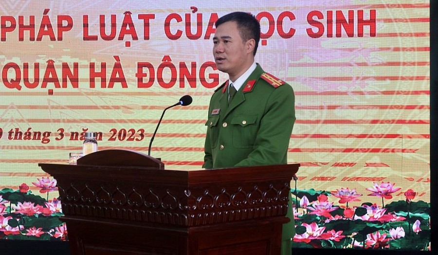 Đại tá Nguyễn Ngọc Quyền, Trưởng Công an quận Hà Đông phát biểu tại tọa đàm